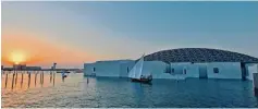  ?? Fotos: Giuseppe Capace, afp ?? Geradezu spektakulä­r ist das lichtdurch­lässige Dach, mit dem der Architekt Jean Nouvel den Museumskom­plex des Louvre Abu Dhabi überspannt hat. Der Bau liegt am Was ser, im Innern sind unter anderem zahlreiche Leihgaben aus französisc­hen Museen zu sehen.