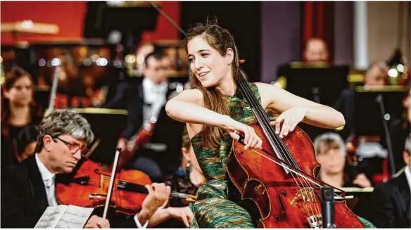  ?? Foto: Oliver Vogel ?? Eine Cellistin von Weltformat im Heidenheim­er Konzerthau­s: Camille Thomas.