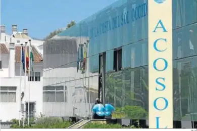  ?? M. H. ?? Vista de la fachada de la empresa pública de aguas Acosol, en Marbella.