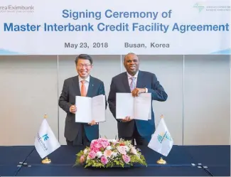  ?? Courtesy of Export-Import Bank of Korea ?? Korea Eximbank Chairman Eun Sung-soo, left, poses with African Export-Import Bank CEO and President Benedict Okey Oramah during a signing ceremony to conclude a credit facility agreement worth about $200 million at BEXCO in Busan, Wednesday.