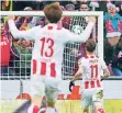  ?? FOTO: DPA ?? Kölns Simon Zoller erzielt das 2:0. Yuya Osako (vorn) jubelt schon mal.