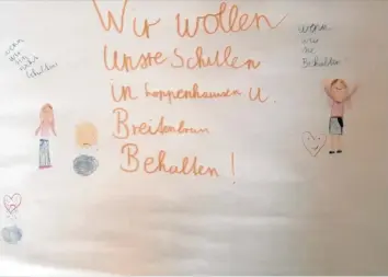  ??  ?? Auch Amelie und Max haben eine ganz klare Meinung zum Thema Dorfschule­n.