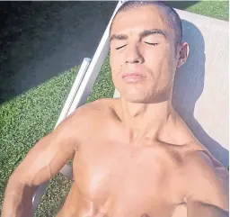  ?? @cristiano ?? cr7 y su singular cuarentena..., al sol