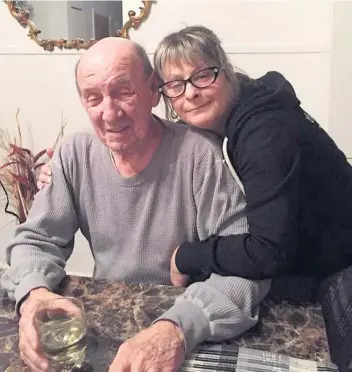  ?? PHOTO COURTOISIE ?? Linda Langlois a annoncé en direct à TVA Nouvelles que son père Jean-Guy, 78 ans, était décédé hier de la COVID-19 au CHSLD Saint-Eusèbe, où il y a une grave éclosion.