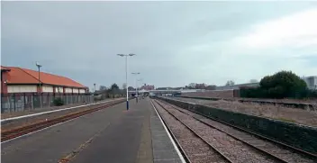  ??  ?? ◄ SKEGNESS: Sadly, only the platform that Istood on to take the shot was operationa­l