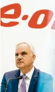  ?? Foto: dpa ?? Eon-Chef Johannes Teyssen erklärt die Übernahme von Innogy.