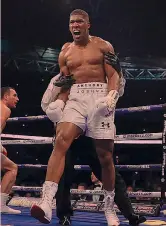  ??  ?? ANTHONY JOSHUA (GB, 28 ANNI) ALTEZZA E PESO: 1.98 per 110 kgTITOLI: Campione Wba, Ibf, Wbo e IboRECORD: 21 vittorie (20 k.o.), nessuna sconfitta PROSSIMO MATCH: con Povetkin il 22 settembre