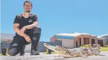  ?? Picture: JASON EDWARDS ?? Snake catcher Mark Pelley was called in to catch a crocodile in the Melbourne suburb of Heidelberg.