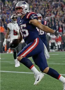  ?? MAtt stOnE pHOtOs / HErAld stAFF FIlE ?? HE SCORES! Patriots tight end Hunter Henry scores a touchdown against the Tampa Bay Buccaneers at Gillette Stadium on Oct. 3 in Foxboro. The vaunted twotight end offense has yet to materializ­e for the Patriots, but Henry has had a few good catches.