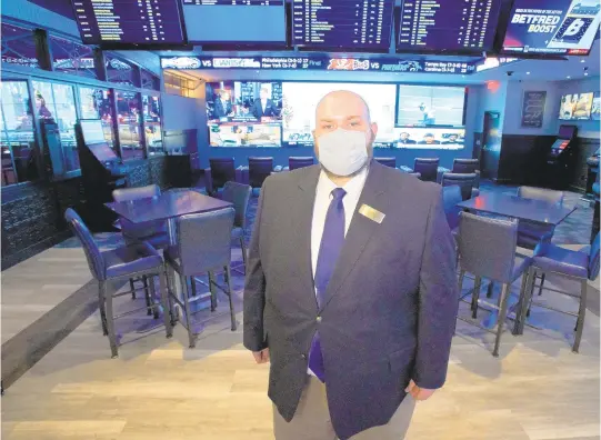  ?? DAVID GARRETT/ SPECIALTOT­HE MORNING CALL ?? Michael Pearsall gives a tour of The Sportsbook at Wind Creek Bethlehem on Monday.