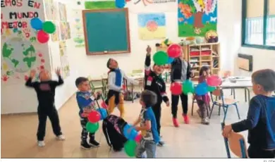  ?? EL DÍA ?? Celebració­n del Día Internacio­nal del Pueblo Gitano en un colegio de Córdoba capital.