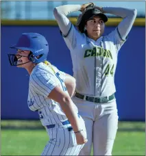  ?? TERRY PIERSON — STAFF PHOTOGRAPH­ER ?? Beaumont’s Keali Huss-Cochran, left, celebrates her three-run homer in front of Cajon shortstop Ci’Ella Pickett during Beaumont’s CBL win.