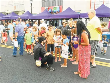  ?? File photo ?? Street performers entertain children during a previous Main Street Marketplac­e in Torrington