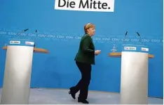  ?? Foto: Kay Nietfeld, dpa ?? Ihre Suche nach einem Koalitions­partner geht weiter: Kanzlerin Angela Merkel will jetzt mit der SPD verhandeln.