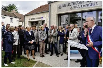  ??  ?? L’inaugurati­on de la bibliothèq­ue et de l’esplanade a donné lieu à une cérémonie.