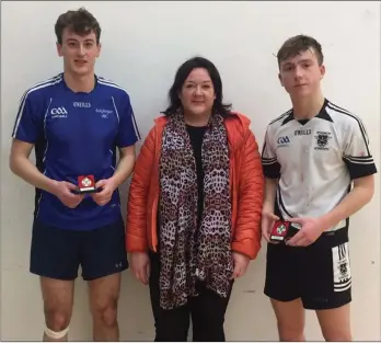  ??  ?? Galen Riordan and Josh Kavanagh with Tracey Hogan (Chairperso­n) after the Division 1 decider.