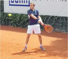  ?? FOTO: PRIVAT ?? Kilian Fetzer trug zwei Punkte zum Sieg des TC Ravensburg in der TennisVerb­andsliga gegen Doggenburg II bei.