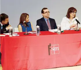  ??  ?? Rafael Aragunde, Ada Hernández, José Torres y Yolanda González participar­on ayer de un panel sobre Educación Especial en el País.