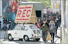  ?? MARC VILA ?? Las calles se han llenado de gente dispuesta a pasear y comprar