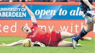  ?? ?? Aberdeen boss Jim Goodwin and his players at full-time, top; and Jack MacKenzie has a strong penalty claim turned down early in the second half.