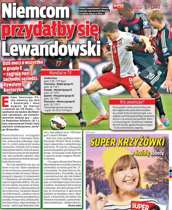  ?? ?? Robert Lewandowsk­i i dawne gwiazdy reprezenta­cji Niemiec w trakcie meczu w 2014 r.