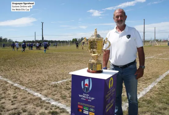  ??  ?? Uruguayan figurehead Gustavo Zerbino with the Webb Ellis Cup