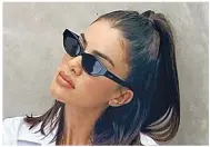  ??  ?? Right: With more than 13.5 million followers on her social media platforms, Camila Coelho is one of the most well-known influencer­s out there.
Above: The Brazilian entreprene­ur opted for the ‘Glamorous’ shades.