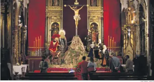  ?? JOSÉ ÁNGEL GARCÍA ?? El misterio de la Sagrada Lanzada, dispuesto en el presbiteri­o de la iglesia de San Martín.