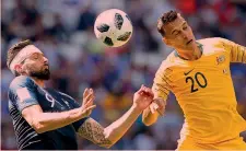  ?? AP ?? Trent Sainsbury (a destra) in marcatura sul francese Giroud