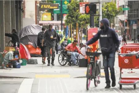  ?? Photos by Gabrielle Lurie / The Chronicle ?? A tent encampment has taken over this stretch of Eddy Street in the Tenderloin, where the number of tents has climbed to 416.