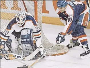  ?? CP FILE PHOTO ?? Dale Hawerchuk of the Winnipeg Jets tries for a shot on Edmonton Oilers goalie Bill Ranford from a tough angle during this 1990 NHL playoff game. Hawerchuk, an NHL star in the 1980s and 90s, played a key role in Canada’s 1987 Canada Cup win.