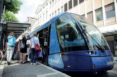  ??  ?? Il tram di Padova Sulla futura linea di tram dalla Stazione a Voltabaroz­zo correrà un mezzo della Translohr