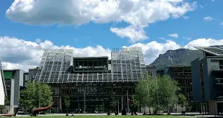  ??  ?? Sede Il palazzo che ospita Itas a Trento in piazza delle Donne lavoratric­i alle Albere