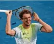  ?? Fotos: dpa ?? Alexander Zverev gewann die Goldme‰ daille im Tennis.