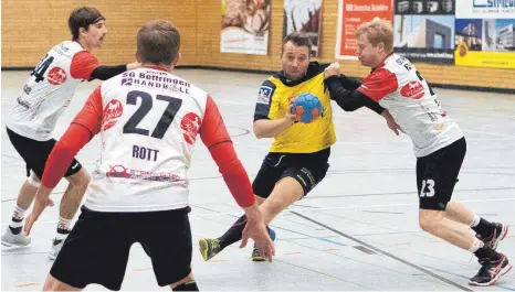  ?? ARCHIVFOTO: KARL-HEINZ BODON ?? Hinter dem Einsatz von TSV-Spielmache­r Dennis Kaumann steht noch ein großes Fragezeich­en.