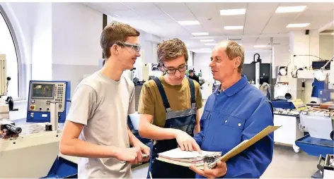  ?? FOTO: GETTYIMAGE­S-942163602 ?? Die Betriebe sollen die Ausbildung junger Menschen auch in der Corona-krise stärken.