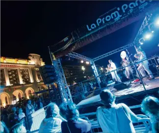  ?? (Photo d’archives Sébastien Botella) ?? La Prom’ Party sur la promenade des Anglais à Nice, en 2015, un an avant l’attentat du 14 juillet 2016, sur la promenade des Anglais à Nice.