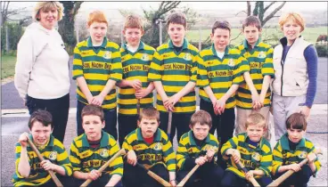  ?? ?? Britway National School teachers, Margaret O’Connell, principal (left) and Mary Barry-Donnellan, with the panel of players that competed in the Sciath na Scol hurling competitio­n in 2001.