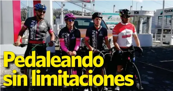  ??  ?? ACCIÓN. Los ciclistas salieron desde la avenida Indoaméric­a pasadas las 09:00 de ayer.