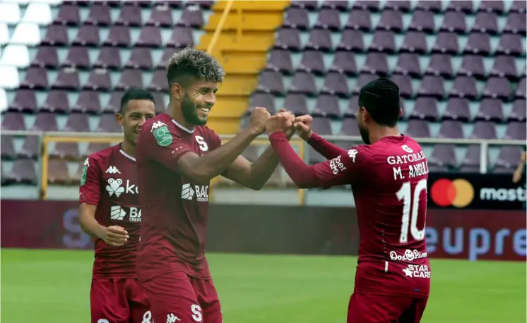  ?? ALonso Tenorio ?? Johan Venegas celebra con Marvin Angulo, quien le dio la asistencia en su segundo gol ante Pérez Zeledón.