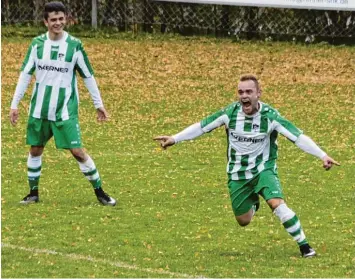  ??  ?? Aislingen kann mit dem Sieg gegen Haunsheim wichtige Punkte sammeln. Thomas Bronnhuber (rechts) jubelt nacht seinem Tref fer zum 2:0.