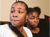  ?? Melissa Phillip / Staff photograph­er ?? LaPorsha Washington, and her daughter, Alxis, 15, recount events surroundin­g the shooting of 7-year-old Jazmine Barnes.
