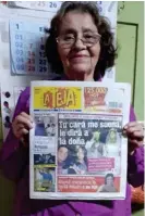  ?? CORTESÍA ?? Doña Bertilia Marín Rodríguez posa con La Teja de la suerte.