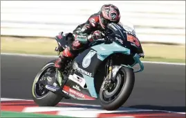  ??  ?? Troisième sur la grille de départ, comme le week-end dernier, Fabio Quartararo retrouvera-t-il le chemin du podium cette fois ? (Photo Petronas SRT)