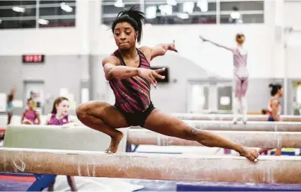  ?? Marie D. De Jesús / Staff photograph­er ?? Gold-medal-winning gymnast Simone Biles sets the bar high for Houston’s future generation­s.