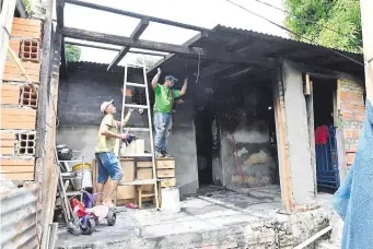  ?? ?? Casas del barrio Roberto L. Petit fueron afectadas por un incendio el sábado a la noche.