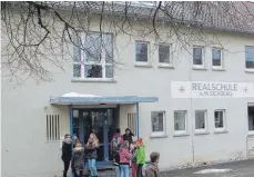  ?? FOTO: ARCHIV ?? Die Pfullendor­fer Realschule soll abgerissen und durch einen Neubau an der Sechslinde­n-Schule ersetzt werden.