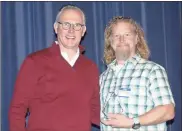  ?? / Doug Walker ?? David Prusakowsk­i (left) presented the DDA Volunteer of the Year Award to Mike Sams.