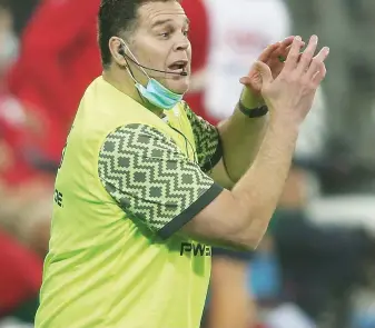  ?? PICTURE: Getty Images ?? Unmasked: Waterboy Rassie Erasmus coaches from the sidelines