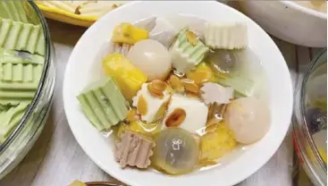  ?? Photo courtesy of viethomefo­ods.com ?? SWEET REFRESHMEN­T: Chè khúc bạch is a perfect dessert to beat the heat.